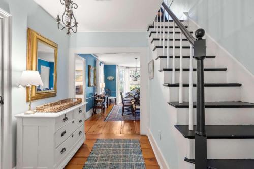 Steps From Downtown Minutes From Grays Beach in Yarmouth Port (MA)