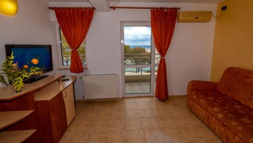 Hotel Corsa – Mangalia, CA