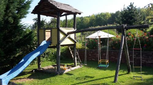 Spēļu laukums, Bundi Vendeghaz in Kehidakustanija