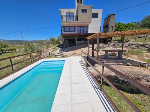 Casa en flor serrana