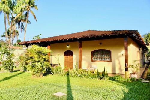 Casa em Ubatuba Piscina, Wi-Fi, Churrasqueira, AC – khách sạn tại Praia do Lazaro