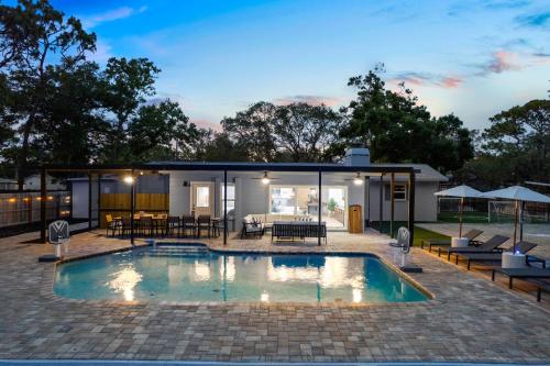 Zwembad, 5-Bedroom Villa with Private Pool Near the Beach in Seminole (FL)