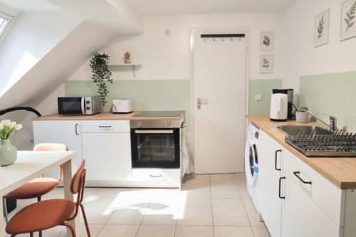 L21-Apartment Alsdorf, 3 Zimmer, 4 Betten, Standardisierte Ausstattung, ideal fur Reisende, Pendler, in 阿爾斯多夫