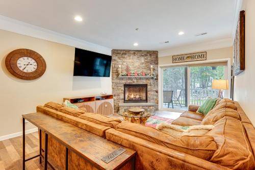 Relaxing Lincoln Condo w/ Fireplace & Shuttle - Woodstock, NH