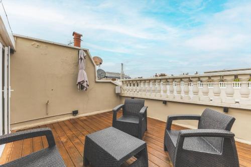 Stylish Chelsea Escape with Charm - image 10