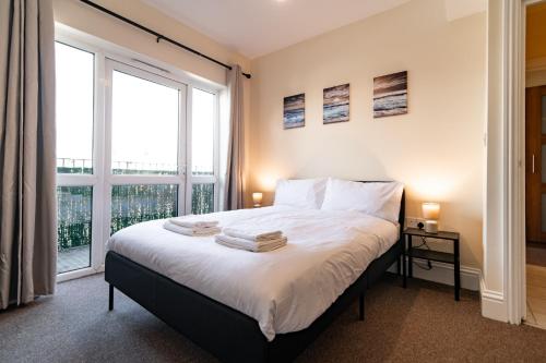 Stylish 2 Bed Flat with Free Parking near Harbour – khách sạn tại Cảng Folkestone