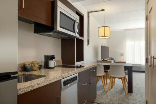 TownePlace Suites by Marriott Pittsburgh Harmarville - image 11