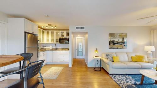 Pinecrest #1 2BR 4 Beds Free Parking in Palmetto Bay (FL)