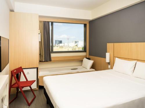 1 double bed, 1 twin bed