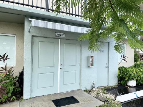 Pinecrest #1 2BR 4 Beds Free Parking in Palmetto Bay (FL)