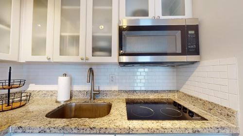 Pinecrest #1 2BR 4 Beds Free Parking in Palmetto Bay (FL)