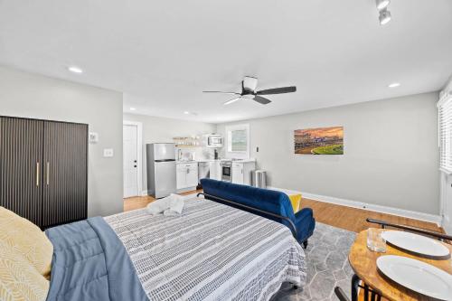 Charming Studio Stay in Vibrant Highlands Area - image 3