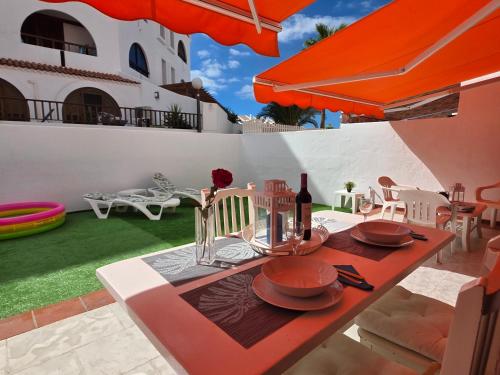Ground floor apartment Casa Pico, Parque Santiago 1, heated pool, 100 m to sea and beach, wifi 3