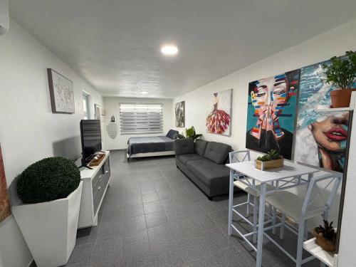 Iekārtas, Modern Studio in La Puntilla By VSS in Jarealito