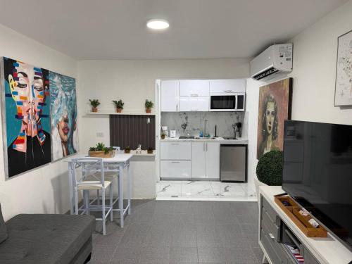 virtuve, Modern Studio in La Puntilla By VSS in Jarealito