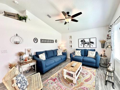 Doxie Cottage Close to WEC Springs and More