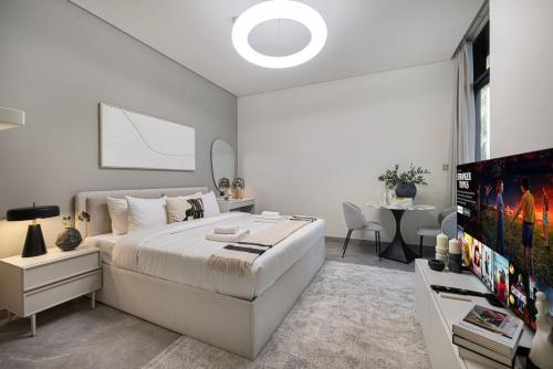 StayMada - Peninsula Luxury Apartment with Balcony - main image