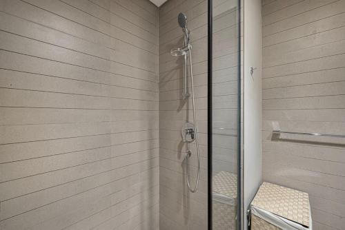 StayMada - Peninsula Luxury Apartment with Balcony - image 7