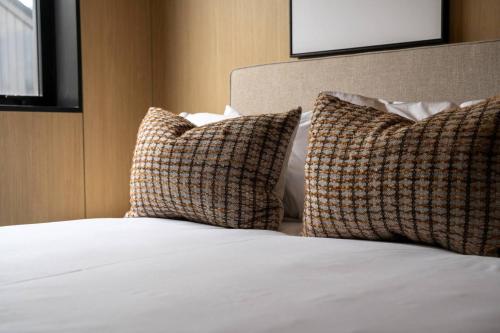 The Luxe Nook | Central Location with parking! - image 11