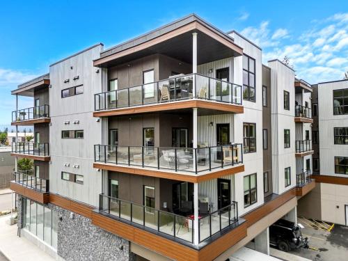 外部景觀, New 2BR in DT Golden with AC, Balcony, BBQ, Sleeps 6 in 戈爾登市區