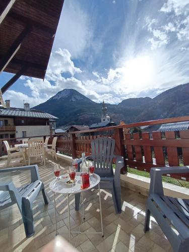 Maison calme avec terrasse – khách sạn tại Bozel