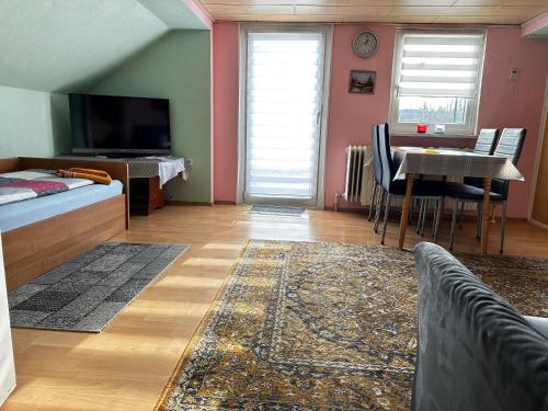 Koplietošanas atpūtas telpa ar TV, Wohnung für Monteure & Handwerker (Wohnung fur Monteure & Handwerker) in Speinshart