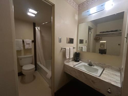 Candlelight Inn Scottsbluff - image 6