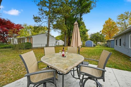 New Lakefront Getaway Private Hot Tub Min to DMC in Commerce Township (MI)