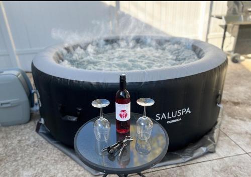 Pezsgőfürdő, New Lakefront Getaway Private Hot Tub Min to DMC in Commerce Township (MI)