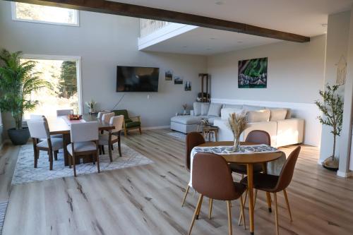 Luxury Riverfront Estate いの in Chena (AK)