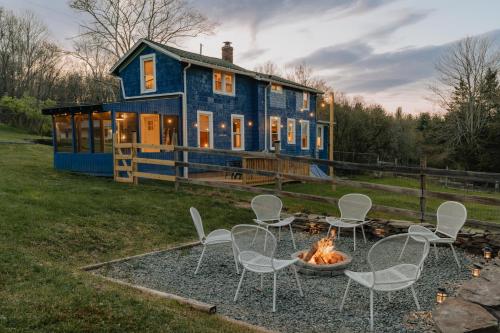 1930's Vintage Cabin Hot Tub Kohler Cabin in Kenoza Lake (NY)