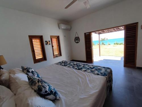 Beachfront villa with pool and staff in Treasure Beach