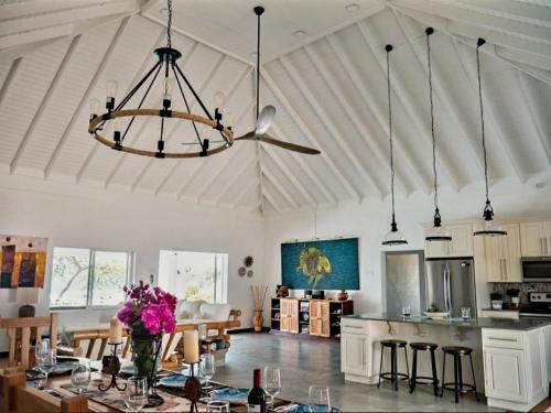 Beachfront villa with pool and staff in Treasure Beach