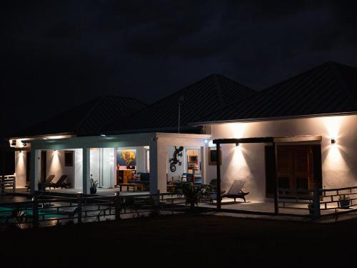 Beachfront villa with pool and staff in Treasure Beach