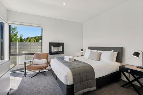 A Room on the Peninsula - image 2