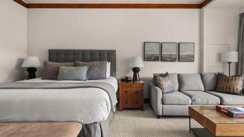 378 Lodge At Spruce Peak Ski In Ski In Ski Out King Studio in Stowe, USA