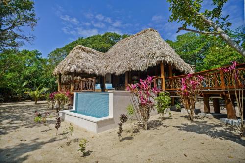 Скици, All-Inclusive Sapodilla Private Island in Monkey River Town