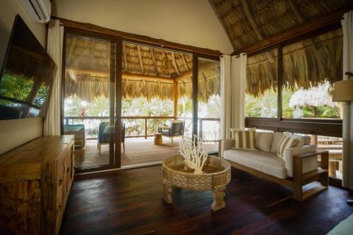 Скици, All-Inclusive Sapodilla Private Island in Monkey River Town