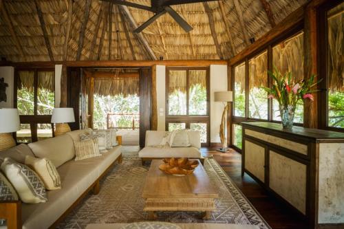 Скици, All-Inclusive Sapodilla Private Island in Monkey River Town