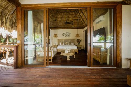 Скици, All-Inclusive Sapodilla Private Island in Monkey River Town