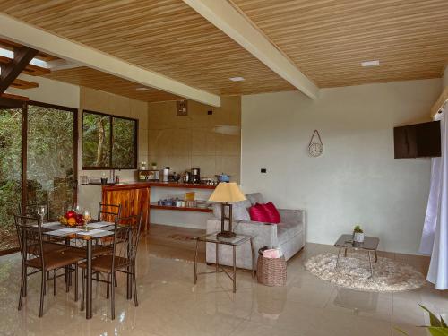 Cabaña Elvira (Cabana Elvira) in Los Tornos
