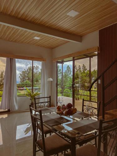 Cabaña Elvira (Cabana Elvira) in Los Tornos