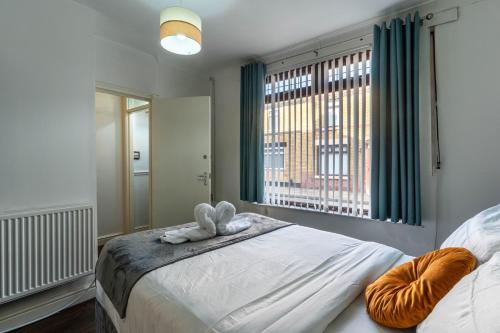 Furnished Rentals Direct DominionHouse cul-de-sac Home for 6 people in Anfield near LFC, Goodison Park, Free Street Parking, Suits Travellers, contractors and Family, Near Football action and 10 minutes drive to Liverpool City Centre, Liverpool (photo 2)