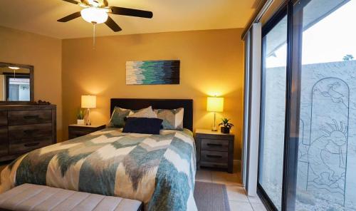 Stylish Condo with Golf Course Views in 大教堂市