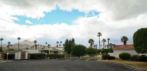 Stylish Condo with Golf Course Views in 大教堂市