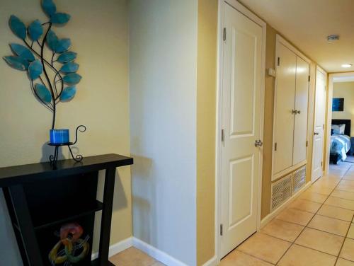 Stylish Condo with Golf Course Views in 大教堂市