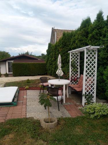Vaade, apartament Alena in Sarmellek