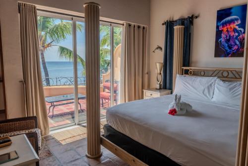 Caribe Tesoro  in West Bay