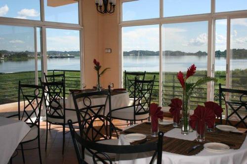 Restaurant, Ryans Bay Hotel in Mwanza