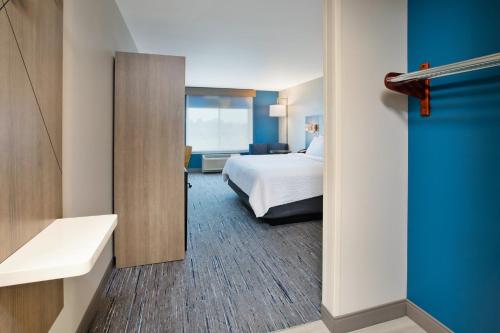 Holiday Inn Express & Suites Sioux Falls Southwest an IHG Hotel - image 7